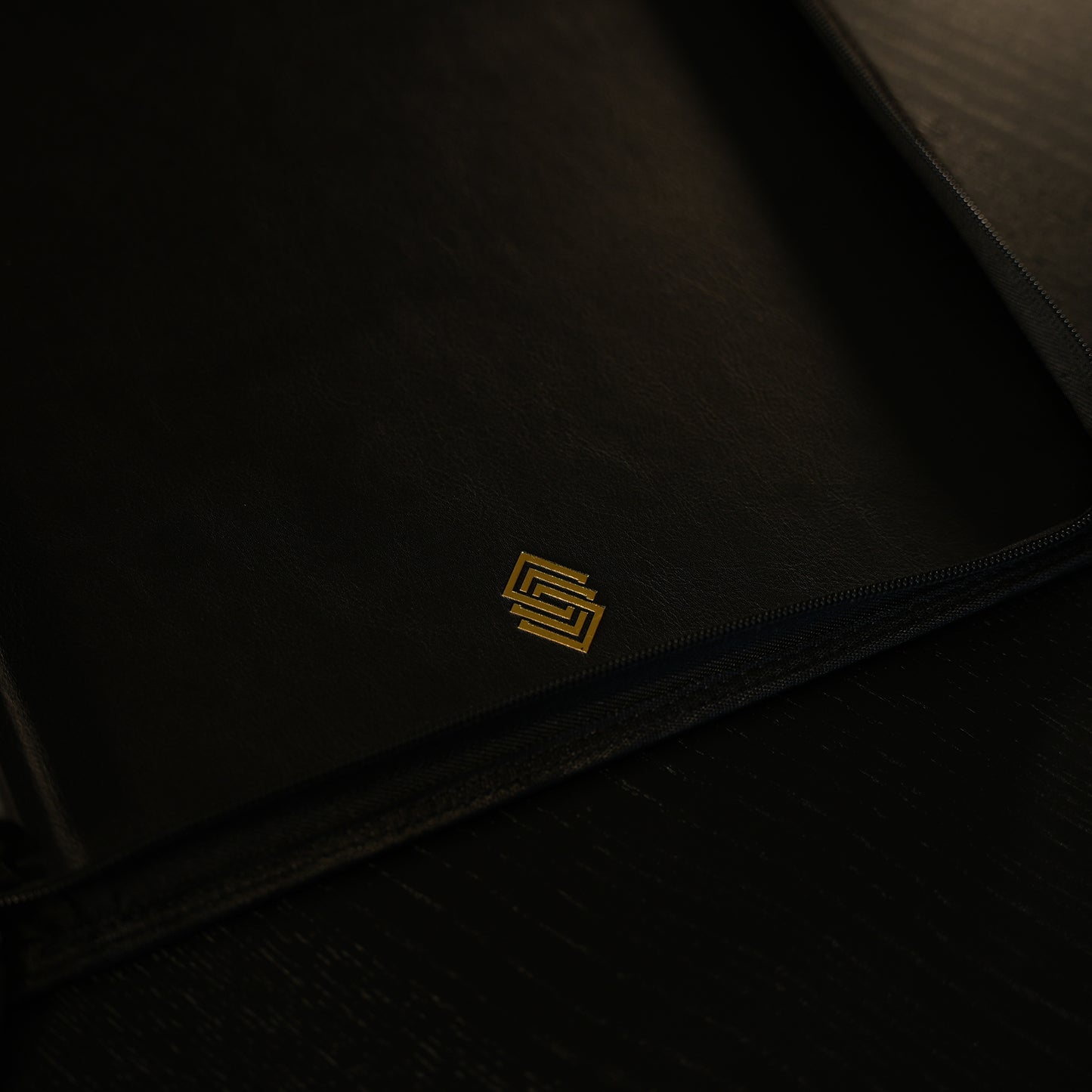 Guardna Card Binder - Carbon Black