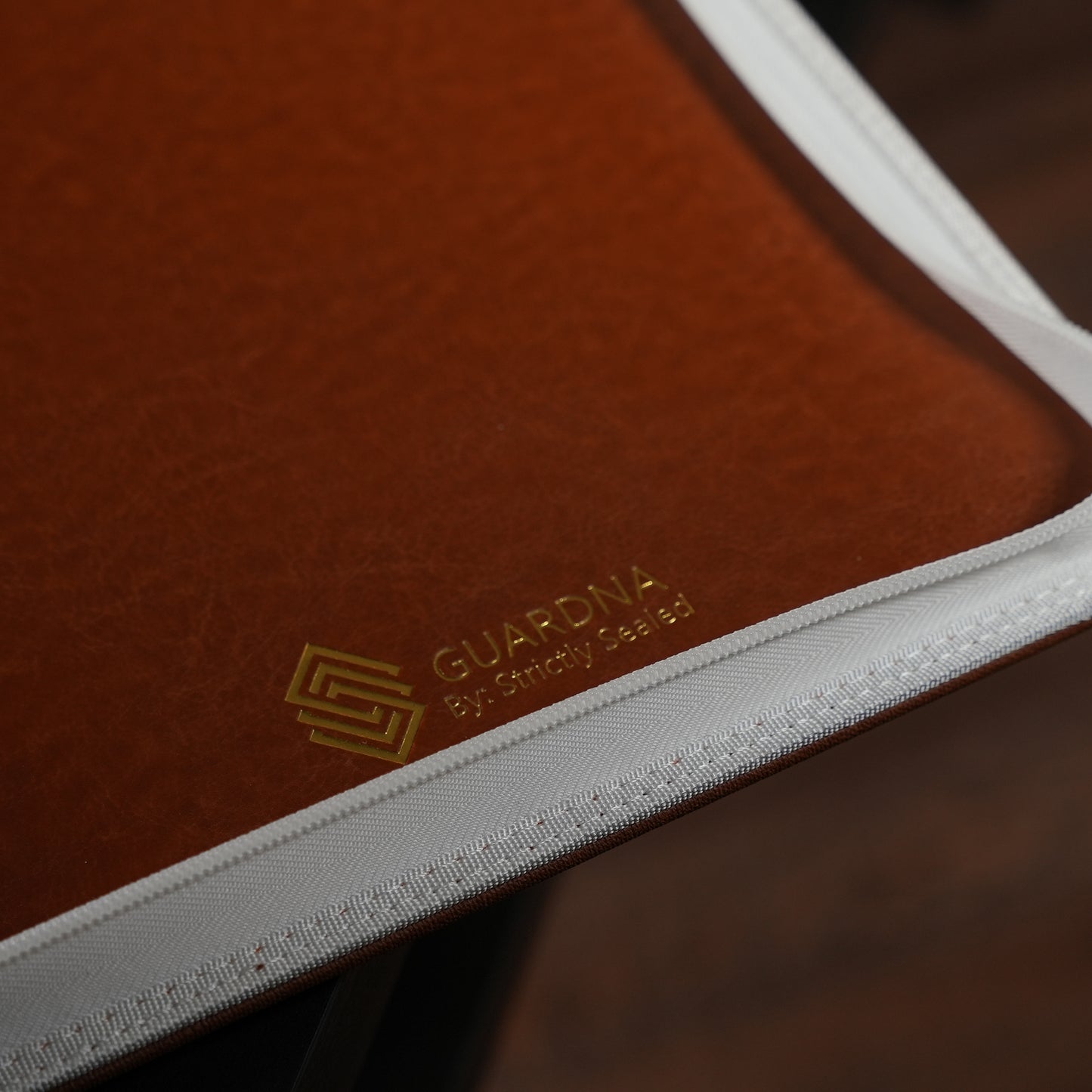 Guardna Card Binder - Walnut